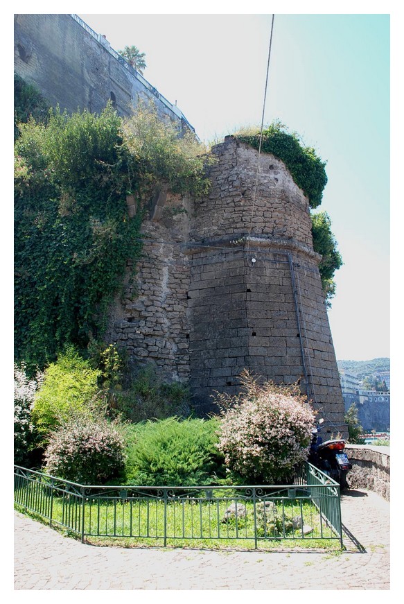 Sorrento: antiche mura quattrocentesche